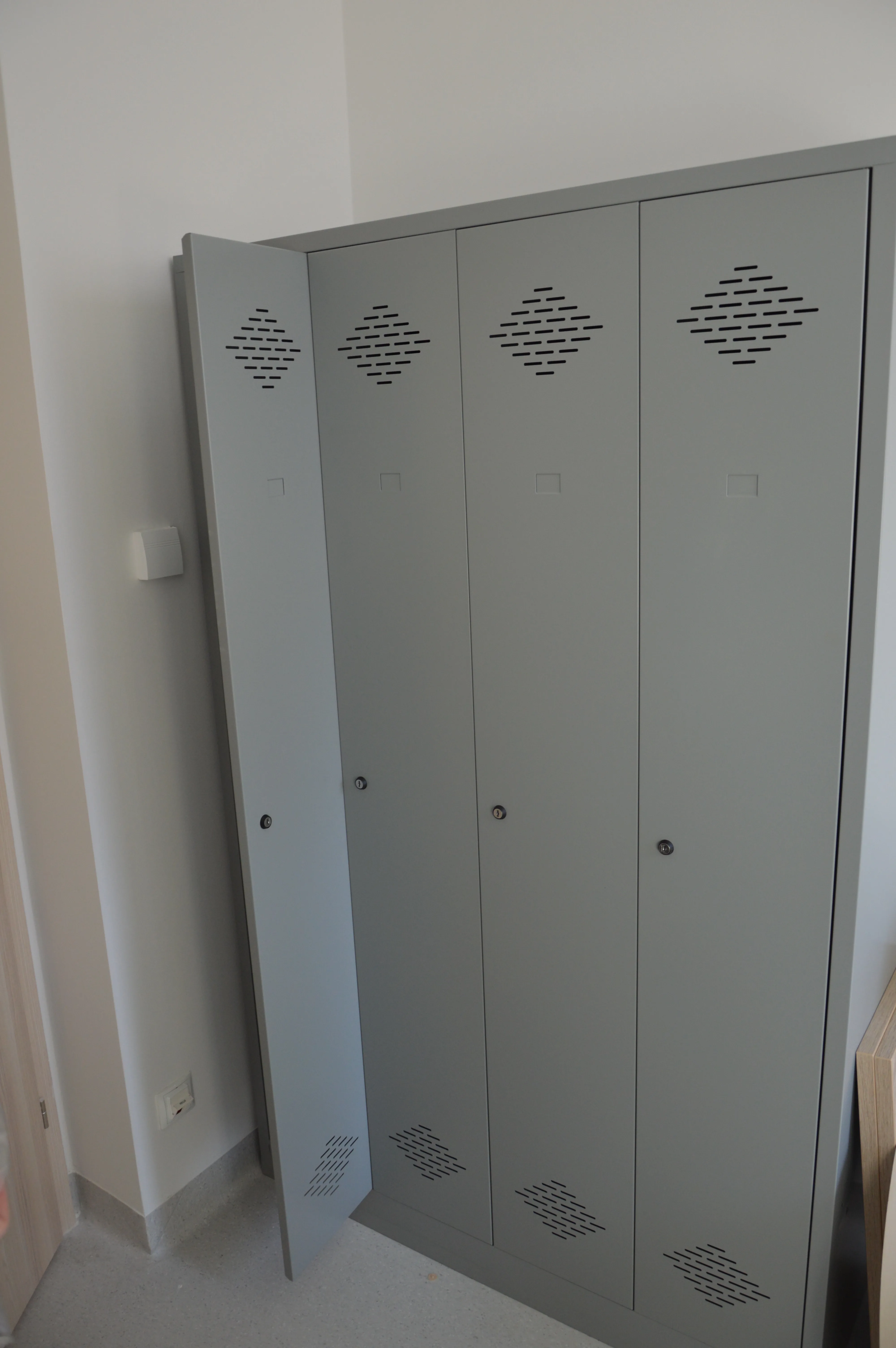 Dulapuri metalice pentru haine în vestiare